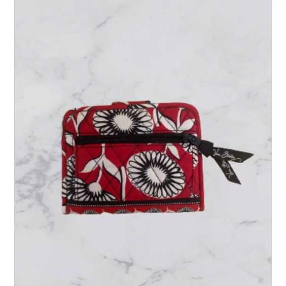 🎈🎈S O L D 🎈🎈👍👍 Vera Bradley Floral Red Black and White Quilted Wallet - Picture 5 of 12